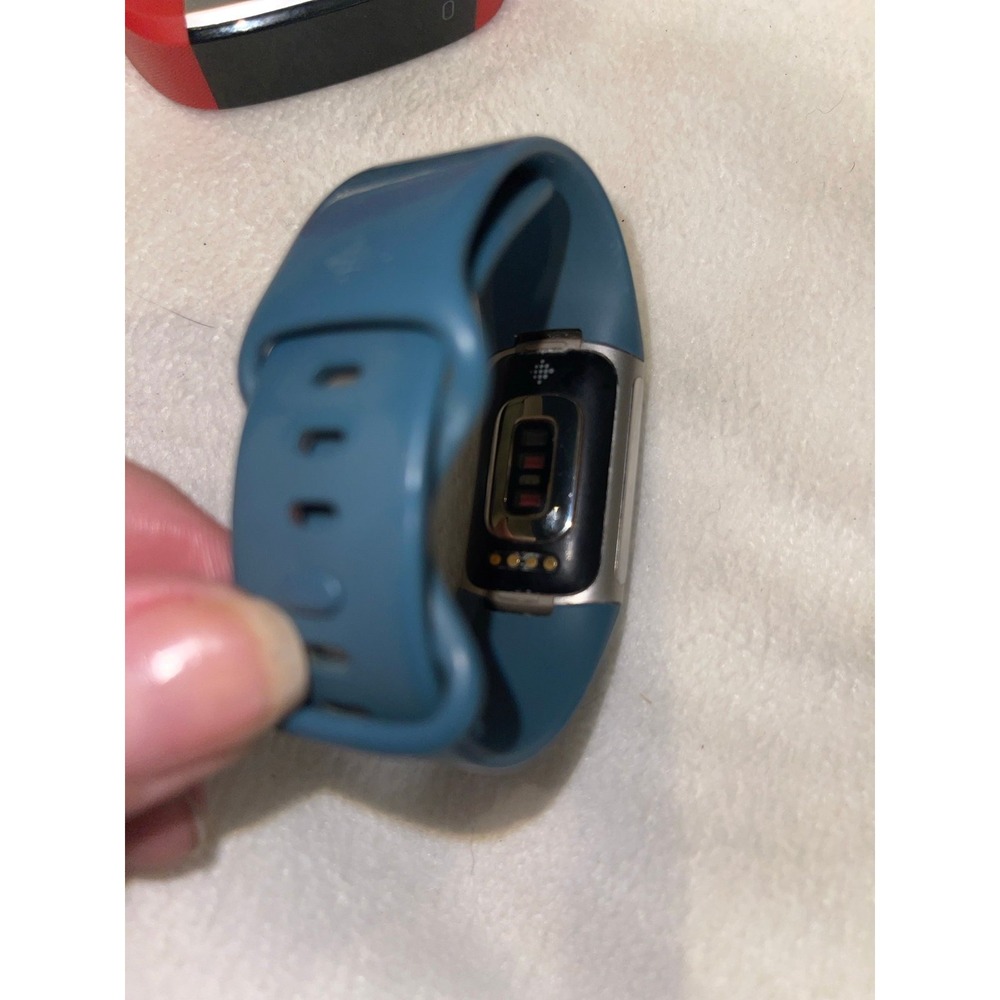 Fitbit/Activity Bundle - Picture 4 of 8
